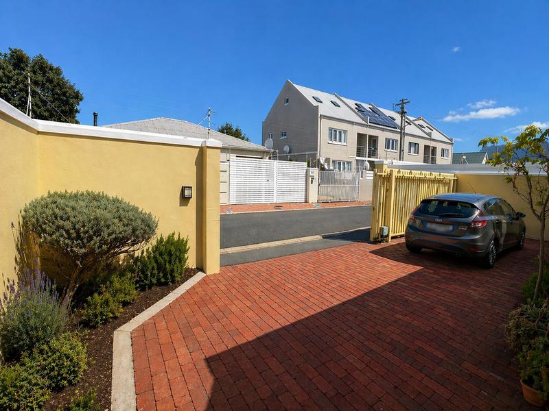 2 Bedroom Property for Sale in Harfield Village Western Cape